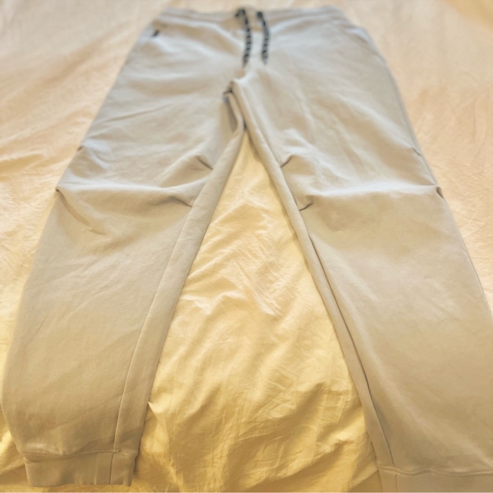 LIKE NEW! GapFit performance tech fleece jogger moto sweatpants - Picture 12 of 16
